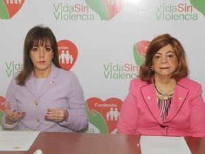 Yanira Fondeur de Hernández, presidenta de la Fundación Vida sin Violencia y Mildred Josefina Bergés de Sánchez, vicepresidenta de Funvida.