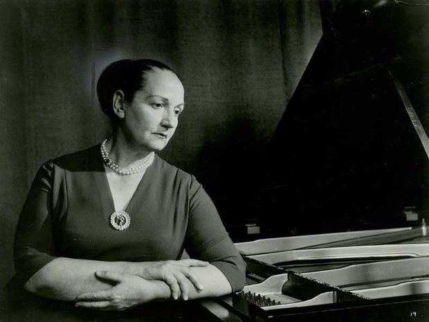 Gina Bachauer.