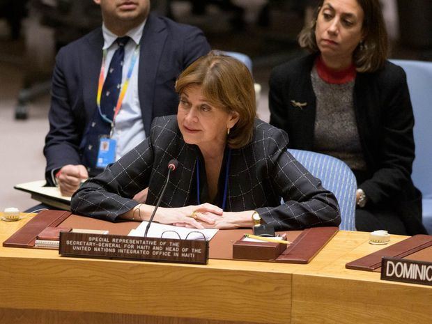 Fotografía cedida por la ONU donde aparece la representante de la organización para Haití, Helen La Lime, mientras habla hoy durante una reunión del Consejo de Seguridad sobre la crisis que se vive el país, en la sede del organismo internacional en Nueva York, EE.UU.