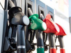 Gobierno mantiene el precio de los combustibles, menos el avtur