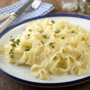 Tu pasta favorita en la famosa salsa Alfredo