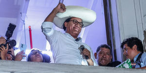Sánchez celebra proyecciones en Perú: "Es el día de la recuperación de la democracia"