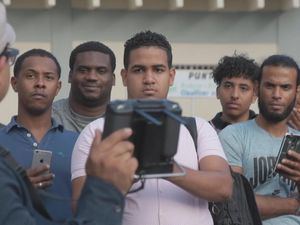 Edeeste capacita estudiantes de UTESA sobre utilidad de dron termográfico.