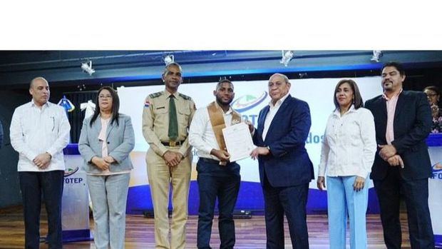 Infotep entrega certificados a más de 300 nuevos técnicos en electricidad, hotelería y turismo