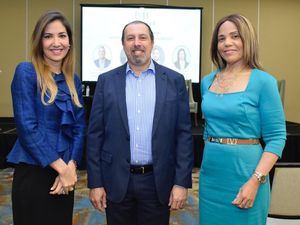 Ivette Bonilla, José Alfredo Rizek y Carmen Minaya.