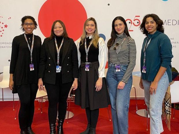 Marianna Vargas Gurilieva, directora general de la DGCINE, junto a la delegación dominicana.