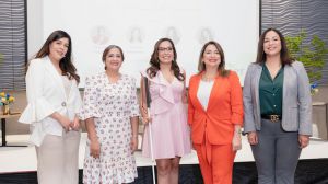 Nieves Ramos, Irlonca Tavarez, Francina Hungría, Lisette Selman y Patricia Fernández.