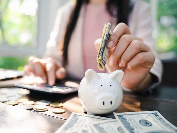 Mujeres aumentan participación como usuarias de la banca múltiple en el país.