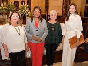 Teresita de Vargas, Amarilys Durán, Margarita Mendoza y Celeste Pérez.