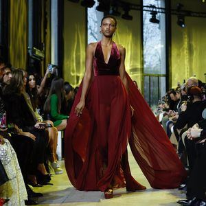 Desfile de la colección de Elie Saab durante la Semana de la Moda de París.