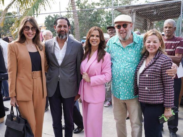 Mariasela Alvarez, Peter Read, Ingrid Gómez, Freddy Ginebra y Montserrat Puig.