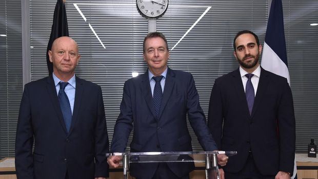 El embajador de Bélgica, Jean-Jacques Bastien, junto a los dos nuevos cónsules honorarios Miguel Andrés Martínez Bogaert, en Santo Domingo, y Christophe Mosbeux, en Puerto Plata.