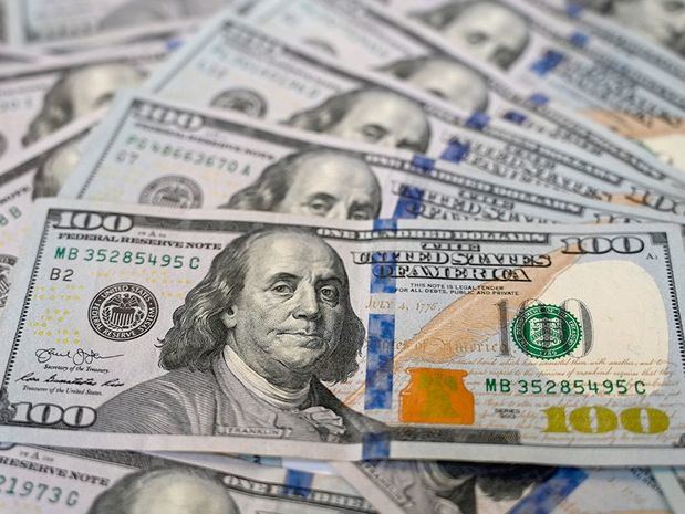 El dólar baja para la venta de la barrera de los 55 pesos.