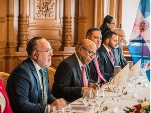 Embajador Pablo Valentín recibe por primera vez una delegación de diputados dominicanos en Asamblea Federal de Suiza