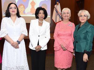 Elizabeth Mena, Rhina Ibert, Margarita Mendoza y Madeline Capellán.