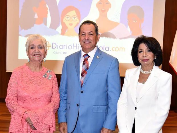 Margarita Mendoza, Porfirio Peralta y Rhina Ibert.