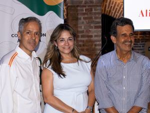 Carlos Estevez , Meicy Díaz de Garrido y Jesús Moreno.