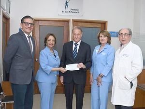 Dr. Pedro Roa, Sra. Angélica Benítez de Ginebra, Dr. Peter Stoeter, Sra. Claudia Donati de Rivas y Dr. Diones Rivera. 