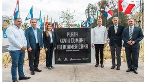 ADN y MIREX inauguran plaza en el marco de la XXVIII Cumbre Iberoamericana.