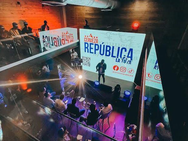 Grupo ISM y Alofoke Media Group celebran alianza para distribución de Cerveza República.