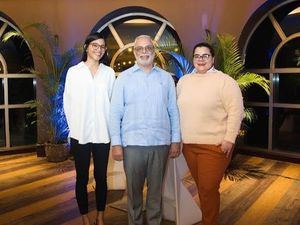 Pamela Acosta, Juan Alfredo de la Cruz y Laura Longa.