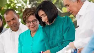 Primera Dama, CONAPE y el Banco de Reservas entregan remozado hogar para adultos mayores en Villa Tapia