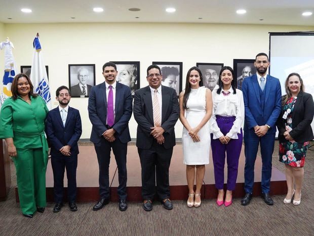 Ruth Henríquez, Aldo García, Thiaggo Marrero, Carlos Pimentel Florenzán, Crystal Fiallo, Yasmín Cerón, Rafael Heredia e Isabel Alba Henríquez.
