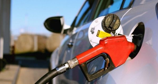 El Gobierno mantiene invariable el precio de combustibles, excepto el avtur