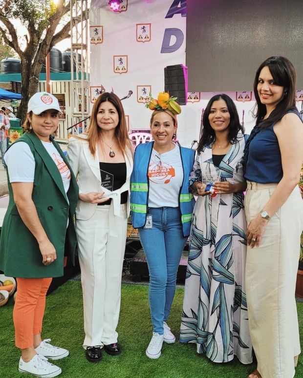 Marlene Rodríguez,Luisa Feliz, Lillian Castillo y María de León.