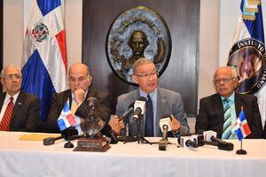 Manuel Bergés, de ProNación; Pelegrín Castillo, de la Fuerza Nacional Progresista; Wilson Gómez, presidente del Instituto Duartiano y Julio Manuel Rodríguez Grullón, vicepresidente.