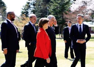 Ministros de Exteriores durante el encuentro que mantienen hoy en la ciudad nipona de Karuizawa.