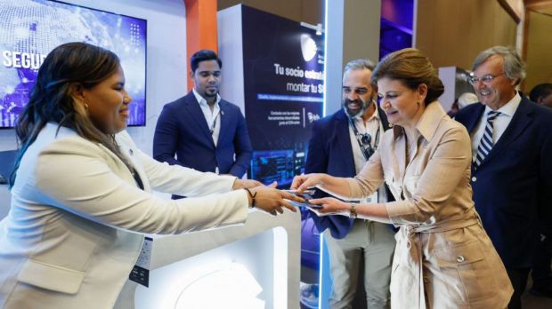 Vicepresidenta Raquel Peña y el embajador español en el país inauguran las III Jornadas STIC Punta Cana
