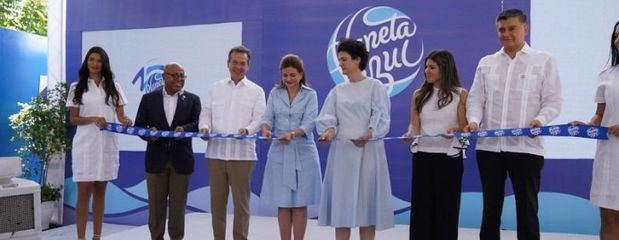 Inauguración de la planta de purificación y envasado de agua Planeta Azul.