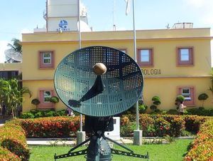 Cielo de aspecto grisáceo por partículas de polvo del Sahara y algunos chubascos al interior