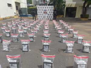 Ocupan 510 paquetes de cocaína en aguas de La Altagracia
