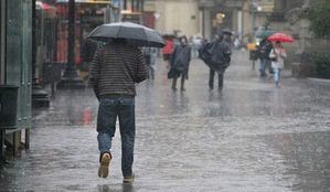 Aguaceros moderados a fuertes, tormentas eléctricas y ráfagas de viento