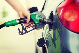 Combustibles continúan bajando de precio; gasoil baja dos pesos