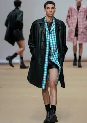 Miuccia Prada da un paso más y en su colección de hombre primavera/verano 2023.