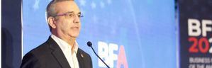 Abinader presenta avances comerciales y anuncia licitación de Sistema Ferroviario en conferencia BFA de la AmchamDR