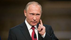 Putin preside plenaria de Foro Económico con la guerra en Ucrania como telón de fondo