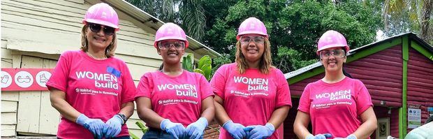 Brigada de construcción de mujeres.