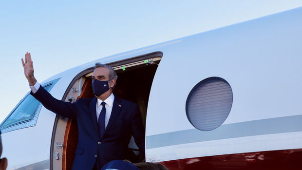Presidente Abinader  viaja a Colombia.