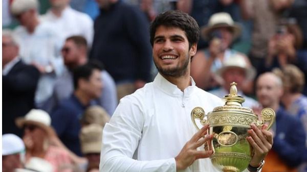 Alcaraz, como soñaba desde que su padre le puso una raqueta en la mano, sometió a Djokovic, 