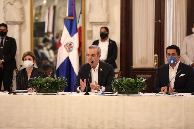 Hoy el presidente Luis Abinader, junto a la Vicepresidenta de la República, Raquel Peña, y el Ministro de Turismo, David Collado, anunció el Plan de Recuperación Responsable del Turismo ante el COVID-19