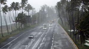 Onda tropical y vaguada generando aguaceros, tronadas y ráfagas de viento en algunas provincias