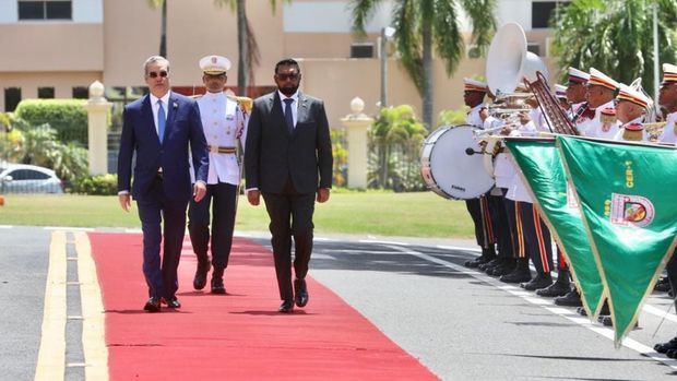 Presidente Abinader recibe a su homólogo de Guyana, Mohamed Irfaan Ali, en visita oficial.