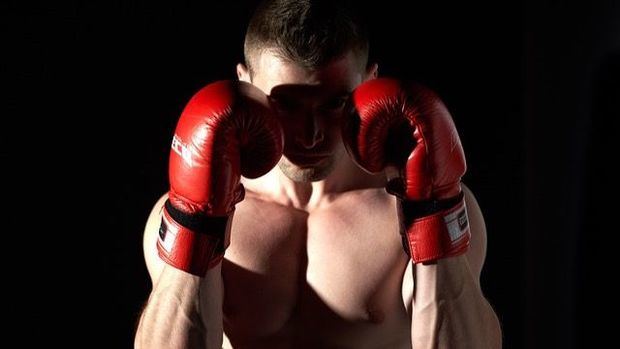 El boxeo es una forma de combate cuerpo a cuerpo sin armas en el que un deportista intenta conectar golpes en la cabeza o el cuerpo (por encima de la altura de la cintura) de su oponente.