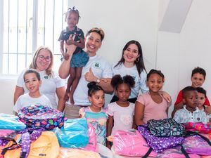 Fundación Dr. Milton Herrera sorprende a niños con entrega de útiles escolares
