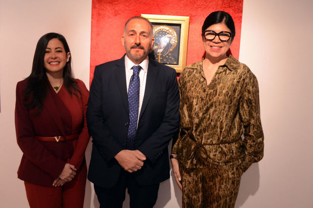 Dafne Guzmán, Marcos Brador y la doctora Ana Simó.