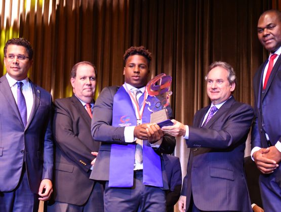 Deury Corniel gana distinción Atleta del Año Gala Olímpica. 